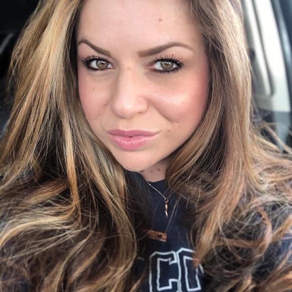 Meet your Posher, Jennifer - Picture 2 of 3